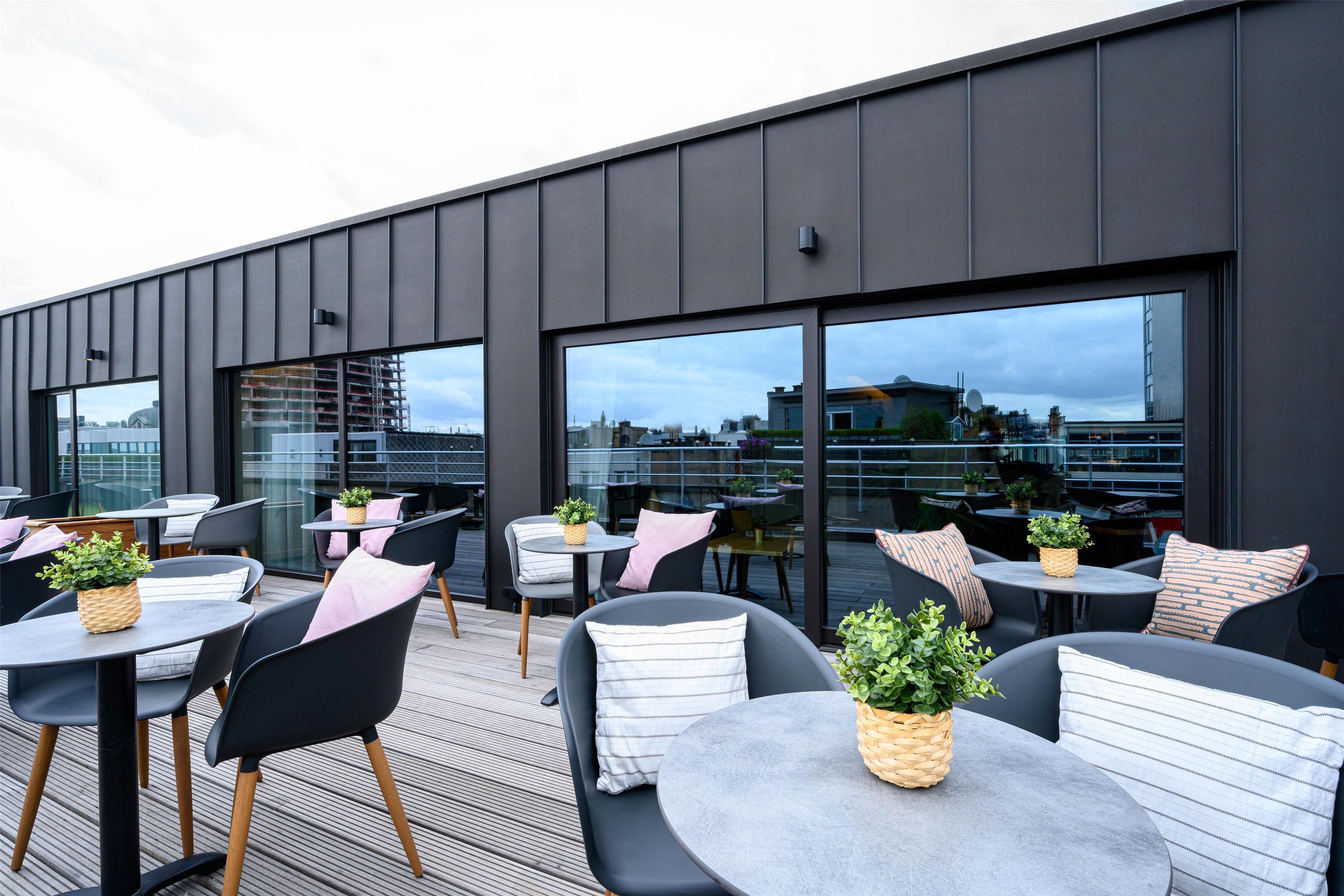 Premier Suites Plus Antwerp - אנטוורפן - בר