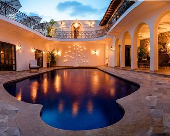 كاسا كيمبيرلي - نير ماليكون - بورتو فولارتا - حوض السباحة