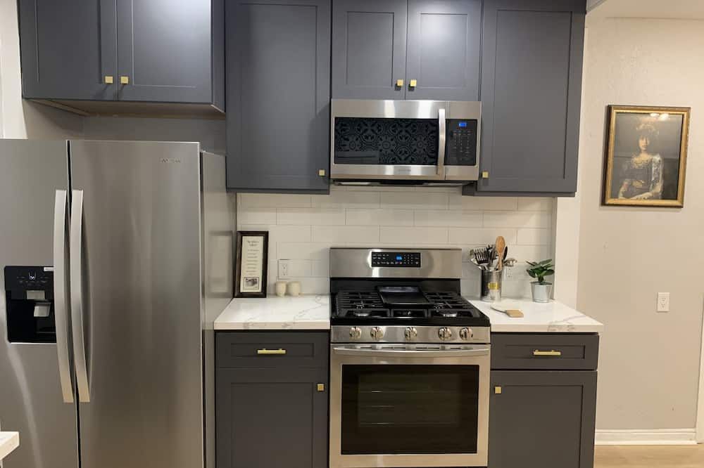 Three-bedroom home and two-bedroom casita. Entire property is yours! - Oakland - Cuisine