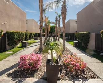 Vista Mirage Resort - Palm Springs - Outdoors view