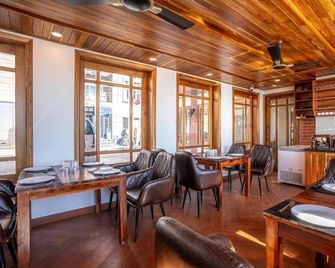 The Mokshada Suites - Premium Boutique Stay with Swimming Pool - 穆索 - 餐廳