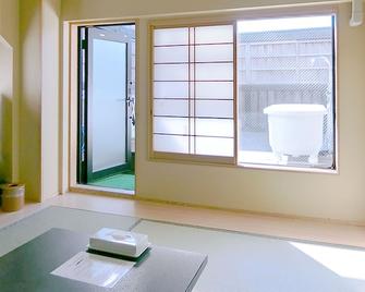 Minshuku Inn Shirahama Ekinoyado - Shirahama - Servicio de la habitación