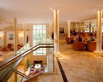 Amerika-Holzer Hotel & Resort - Sankt Kanzian - לובי