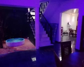 Hotel New Eye - דאמבולה