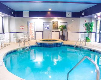 Best Western Plus Richmond Hill Inn - Richmond Hill - Bazén