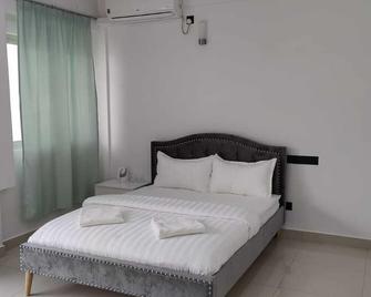 Deluxe Room in a Quite Neighborhood - Malé - Bedroom