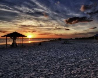 Hidden gem in Crystal River with everything needed for a PERFECT vacation. - Crystal River - Beach