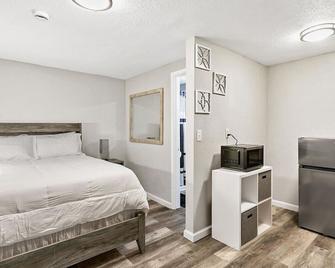 Charming Retro Property 8 - Sparks - Bedroom