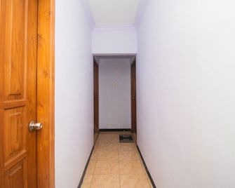 RedDoorz near Pantai Boom - Banyuwangi - Hallway