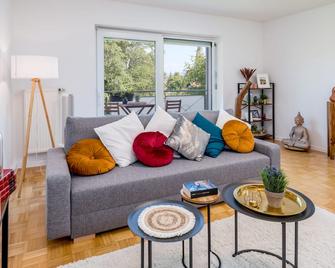 1og Links 70m2 Grosse 2-Zimmer City Wohn - Freilassing - Wohnzimmer