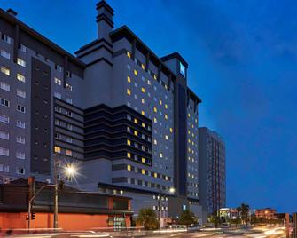 ibis budget Curitiba Centro - คูริชิบา - อาคาร