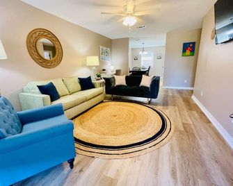 Eastgate 16B spacious comfortable - Hammond - Living room