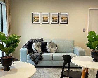 Flat Bush Holiday Accommodation - Manukau Central - Living room
