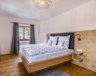 Apartment 'Rosa' at the Schloegelhof with Wi-Fi & Balcony - Gilching - Bedroom