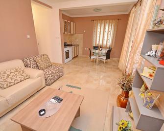 Marinero Apartments - Kotor - Living room