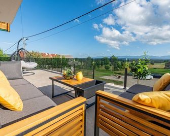 Beautiful Home In Musaluk - Perušić - Balcón