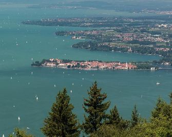 Ferienwohnung Villa Hoyerberg - besondere Villen-Wohnung mit Garten und Ausblick - Lindau - Außenansicht