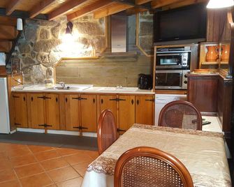 Casa da Canella - En la Ribeira Sacra - Nogueira de Ramuín - Kitchen
