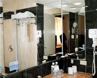 Hotel Marcella Clase Ejecutiva - Morelia - Baño
