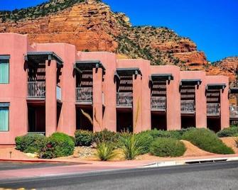 Cozy Studio Near Coconino National Forest w/ Free WiFi & Resort Pool - Village of Oak Creek - Building