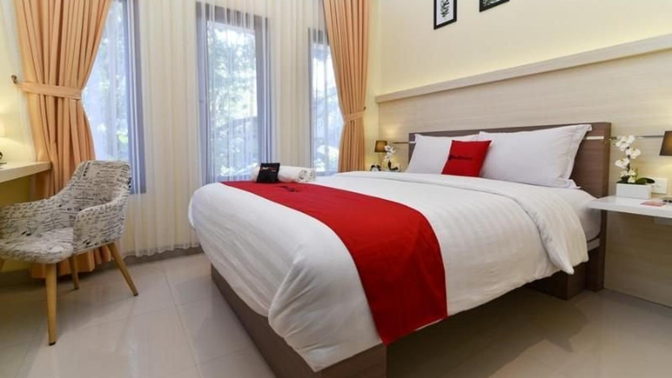 RedDoorz Near Udayana University Jimbaran 2