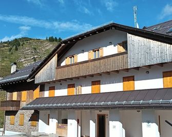 La Pulce Innevata - Mansarda Sulle Piste, Dolomiti Affitti - Passo Rolle - Edificio