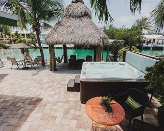 Best Deals in Duck Key . 2 Bedroom /2 Bath w/40' 'Dock, Trailer Storage Incl, - Duck Key - Patio