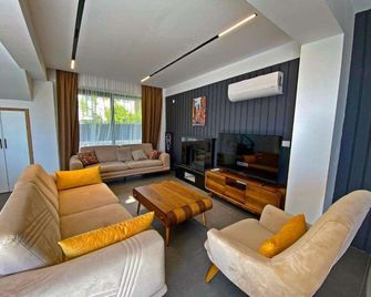 Nokta Life B Villa, Özel Havuzlu, Fethiye - 費特希耶 - 客廳