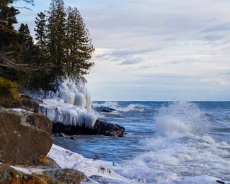 Lutsen Lakehouse on Lake Superior - Lutsen