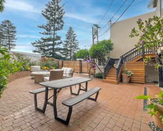 Steps to Beach, 2BR Dog Friendly Home with Fire Pit - Carlsbad - Balcony