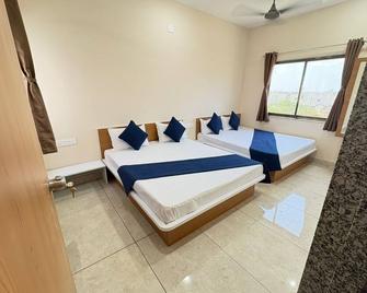 Hotel Darshan Palace - Near Dwarka Railway Station & Shree Dwarkadhish Temple - Dwārka - Schlafzimmer
