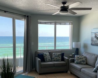 Silver Beach 502, Beachfront with breathtaking views! 2 bedroom, 2 bath - أورانغ بيتش - غرفة معيشة