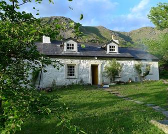 Superbly Renovated Historic 3 Bedroom Cottage In Llanberis Pass - Views Snowdon - Caernarfon - Budynek