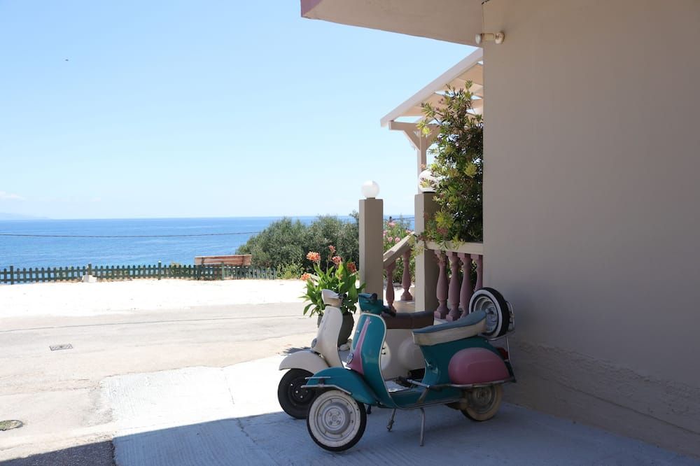 Michaela - Poros - Balcony