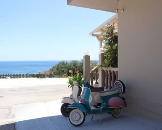 Michaela - Poros - Balkón