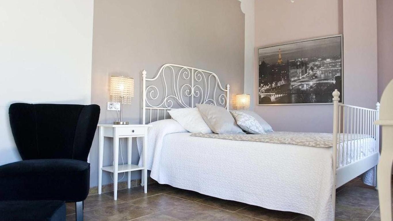 Hospederia Almundo by Alexandra Realty