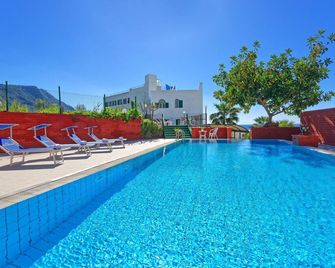 Hotel Punta Imperatore - Forio - Pool