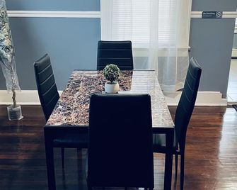 Two Bedrooms Home - Irvington - Dining room