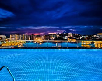 Dome Kata Resort - Karon - Basen