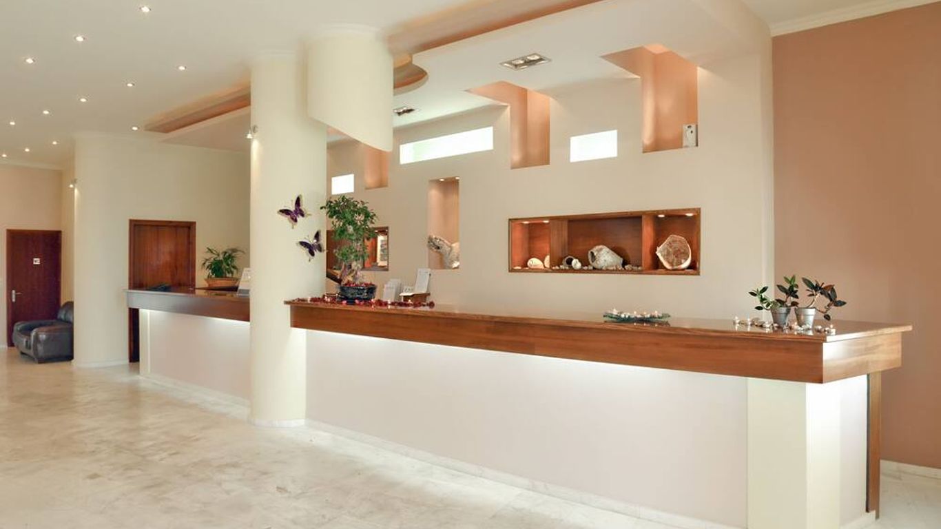 Belussi Beach Hotel & Suites