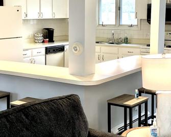 Spacious House short walk to Bills Stadium - Orchard Park - Kitchen