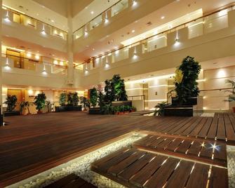 Hotel Platinum - Rajkot - Recepción