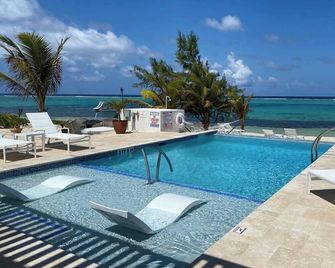 The One Love Ocean View Studio Cottage in East End - East End - Pool