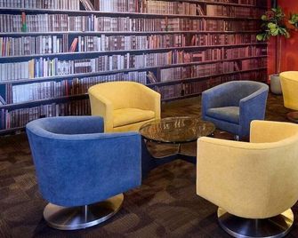 Livinn Hotel Cincinnati / Sharonville Convention Center - Sharonville - Lounge