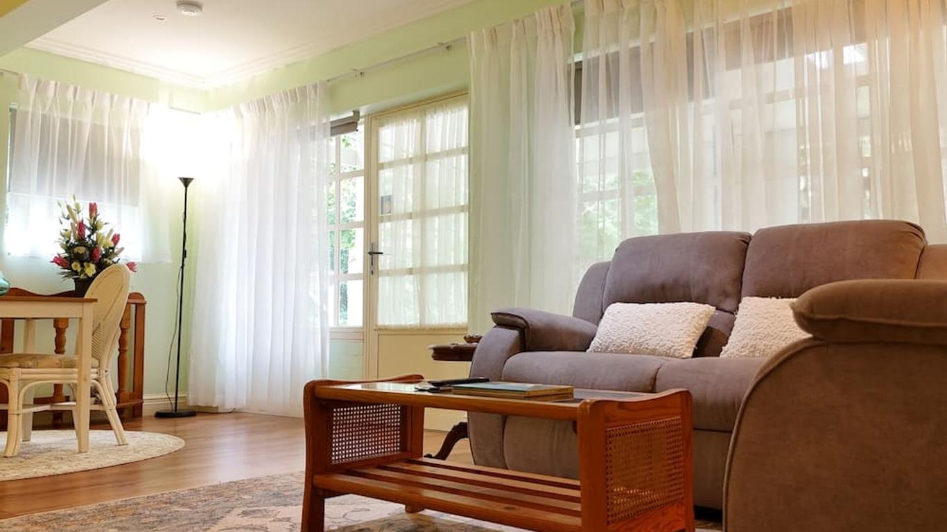 كرتيس فولز أبارتمنت