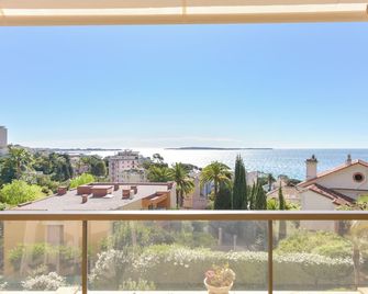 1-Br apartment calm sea view pool and parking garage - Cannes - Balcón