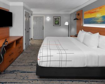 La Quinta Inn by Wyndham Champaign - שמפיין סיטי - חדר שינה