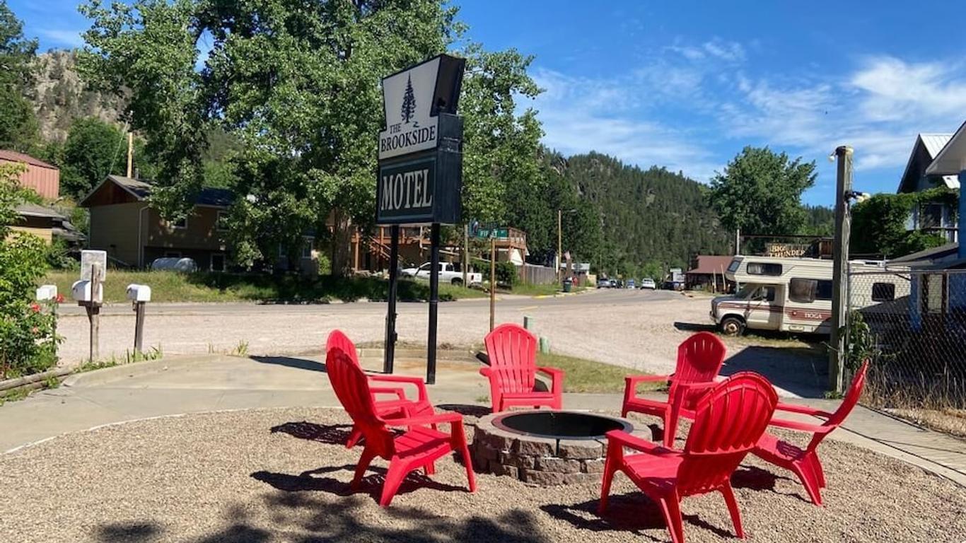 The Brookside Motel / Mt. Rushmore