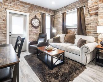 Close To Downtown Comfy 1 Bed 1 Bath Apartment - Salt Lake City - Salon