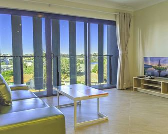 Stylish and generous 2 Bedroom apartment Windsor - בריסביין